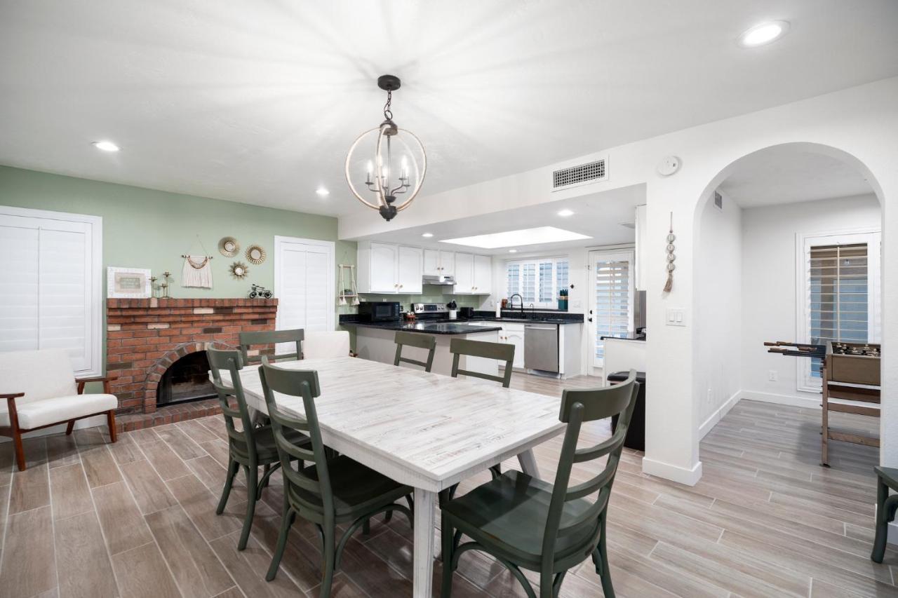 Large Pool With Diving Board, Remodeled 3Bdrm, Near State Farm Stdm And More! Піорія Екстер'єр фото